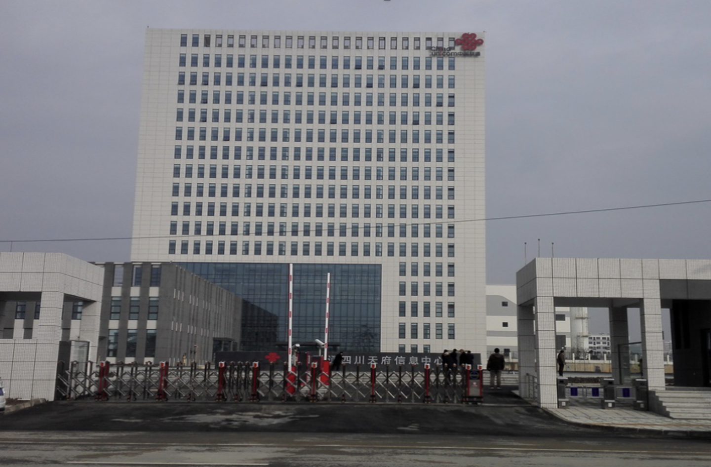 中小公司如何省錢選成都電信機(jī)房托管？避坑指南+成本分析
